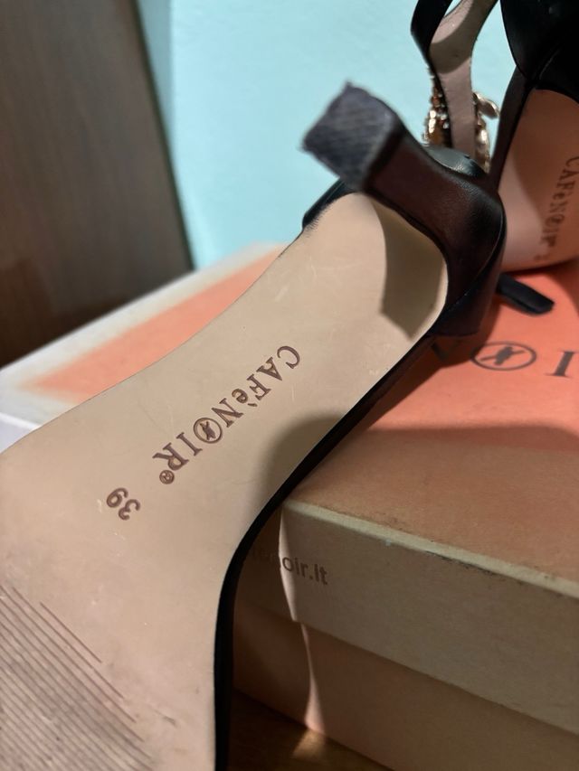 Sandali gioiello Cafè Noir neri e oro