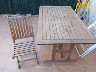 Mesa y 6 sillas de madera para terraza
