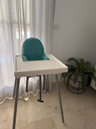 Trona Ikea con cojín 