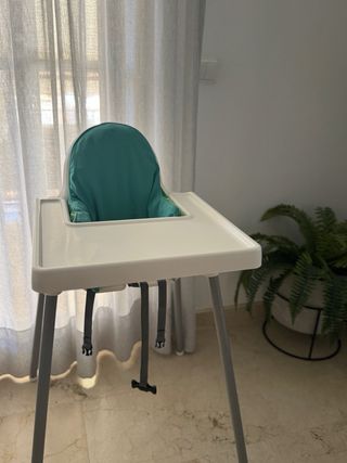 Trona Ikea con cojín 