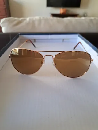 Gafas de sol aviador doradas y marrones