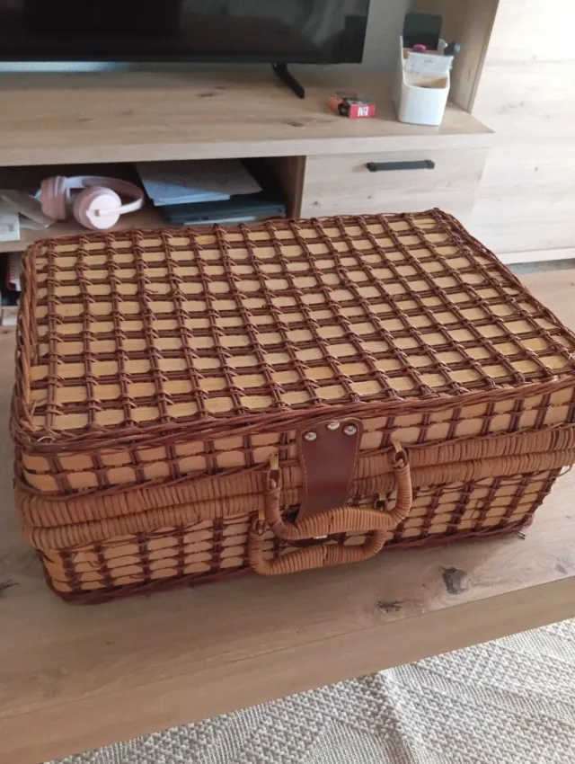 Cesta de picnic de mimbre y cuero