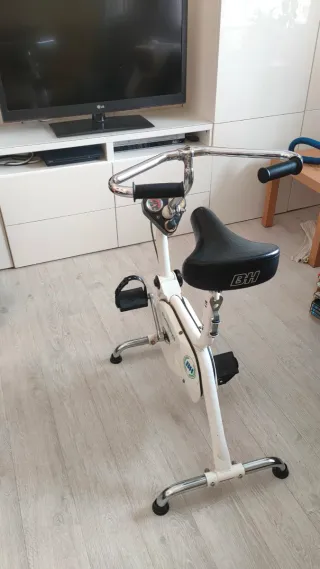 Bicicleta Estática BH Vintage Blanca