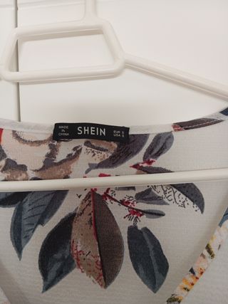 Blusa SHEIN flores manga larga