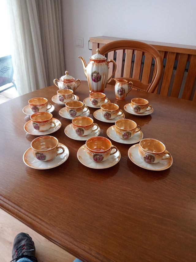 Juego de cafè porcelana, 12 tazas  naranja y blanc