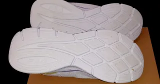 Zapatillas Fila Blancas y Moradas