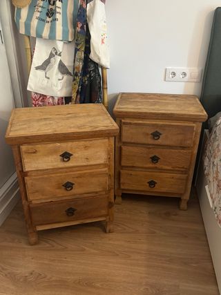Mesitas de noche de madera maciza