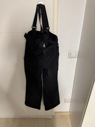 traje esquí spyder (chaqueta) y protest (pantalón)