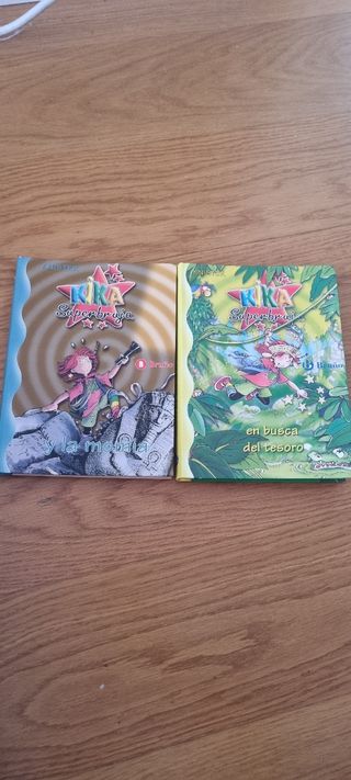 Kika Superbruja y la momia (Spanish Edition)
