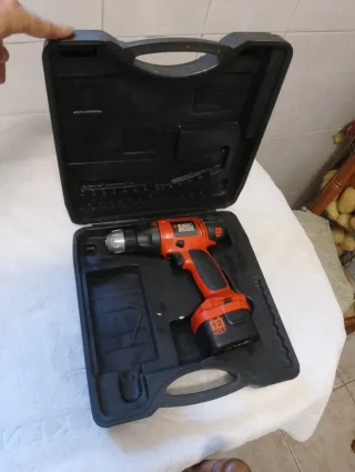 Taladro Black & Decker 12V con maletín