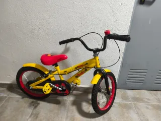 Bicicleta infantil amarilla