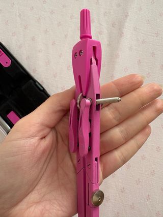 Compás escolar rosa