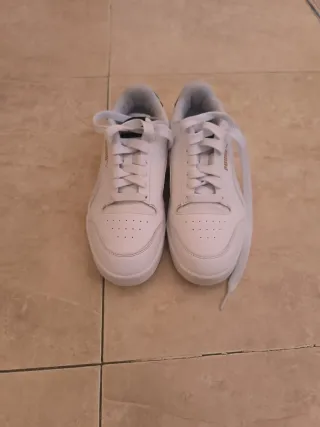 Zapatillas Puma Blancas y Negras