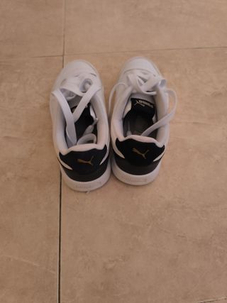 Zapatillas Puma Blancas y Negras