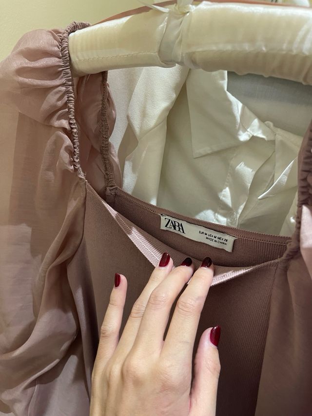 Top Zara Rosa Manga Abullonada