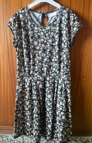 Vestido floral Pull&Bear negro y rosa