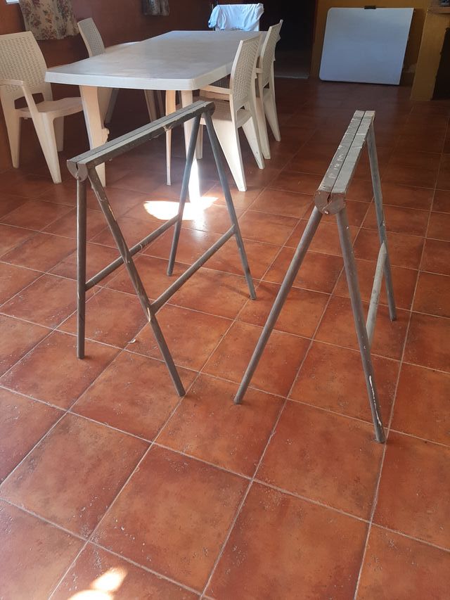 Caballete metálico plegable