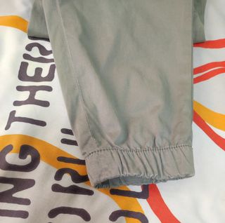 Pantalón jogger verde