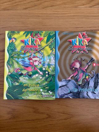 Kika Superbruja y la momia (Spanish Edition)