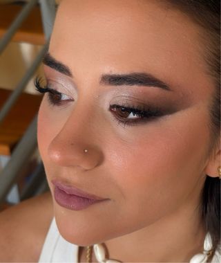 Maquilladora, estilista y manicurista