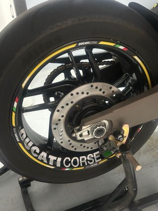 Ducati Monster 821 dark 2016 espectacular 40.800ki