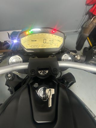 Ducati Monster 821 dark 2016 espectacular 40.800ki