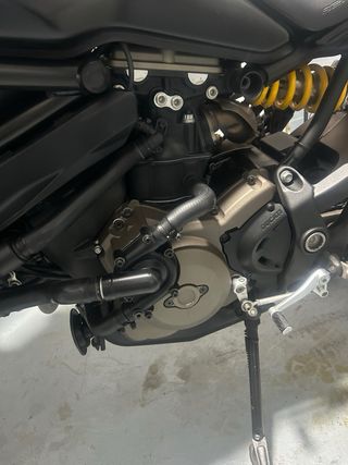 Ducati Monster 821 dark 2016 espectacular 40.800ki