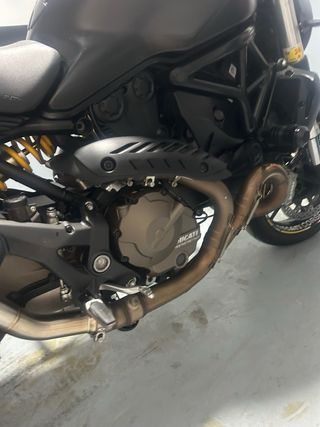 Ducati Monster 821 dark 2016 espectacular 40.800ki
