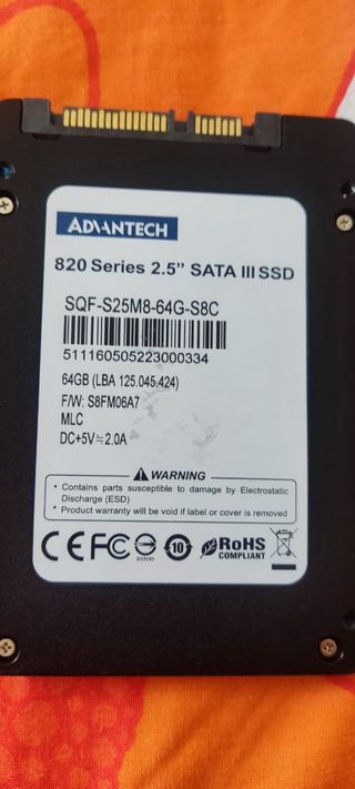 SSD ADVANTECH 820 SATA III 6Gbps + 4x RAM HRUML
