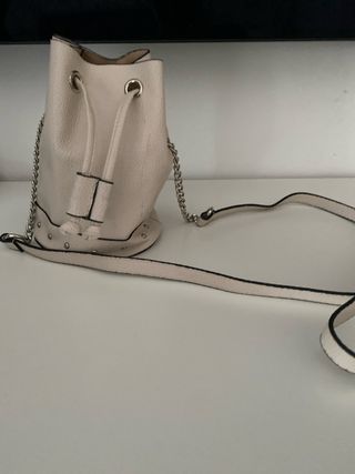 Bolso saco beige y plateado