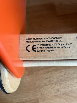 Andador infantil de madera con actividades