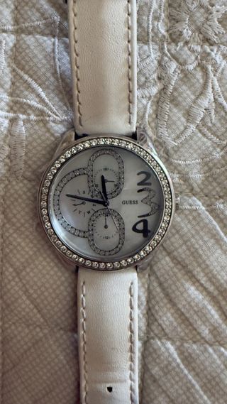Reloj Guess Mujer Vintage Plata y Blanco