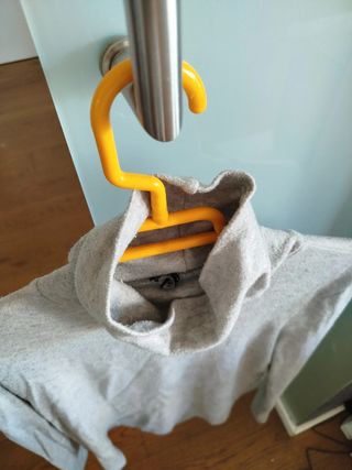 Camiseta cuello vuelto gris