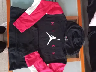 Maglie e felpe pirex e Jordan