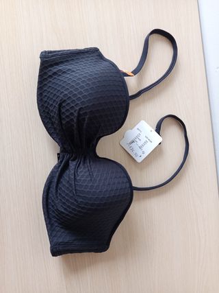 Top bikini negro texturizado. Talla 90.