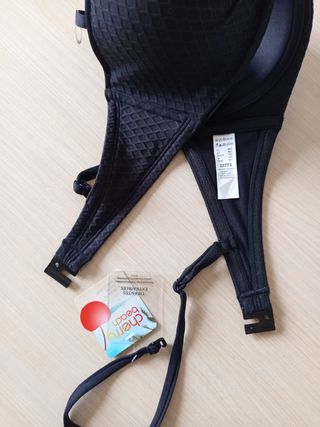 Top bikini negro texturizado. Talla 90.