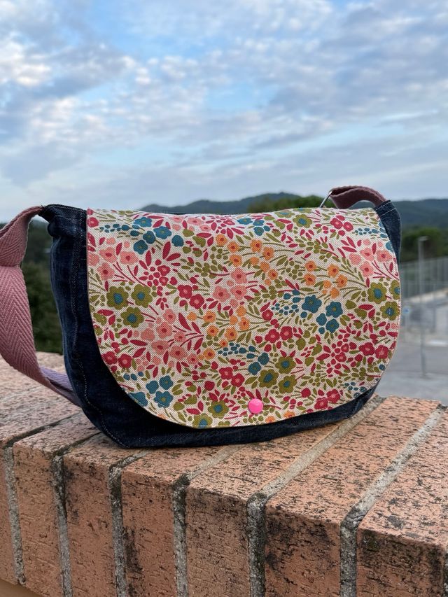 Bolso vaquero con estampado floral