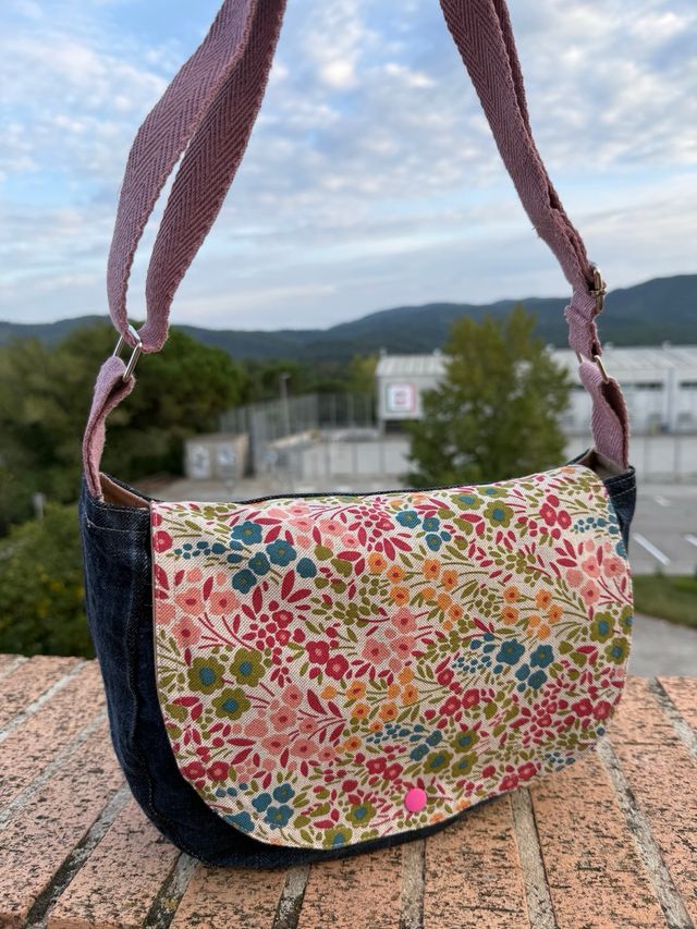 Bolso vaquero con estampado floral