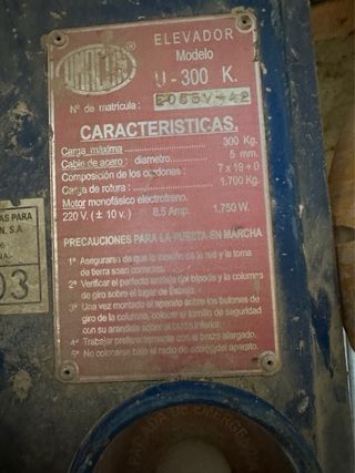 Montacargas Umacon 300 kg Monofásico