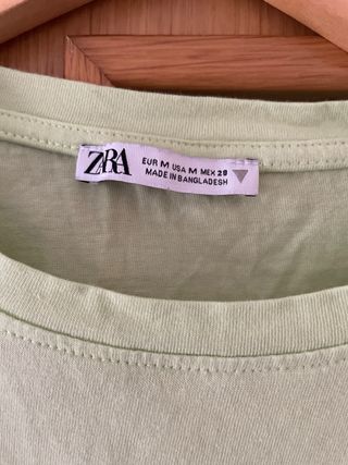 Camiseta Zara verde con volantes