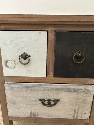 Mesita de noche o auxiliar de madera