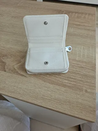 Cartera Stradivarius blanca