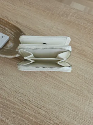 Cartera Stradivarius blanca