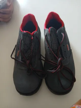 Zapatos Panter Grises y Rojos