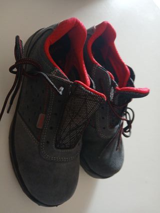Zapatos Panter Grises y Rojos