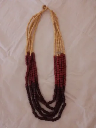 Collana etnica perline legno beige e rosse