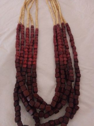 Collana etnica perline legno beige e rosse