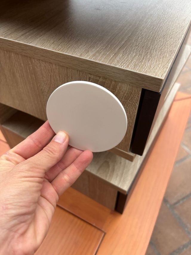 Tiradores redondos blancos