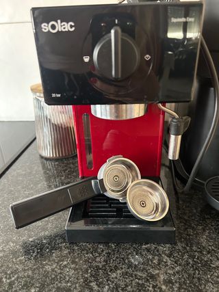 Cafetera express SOLAC CE4502 Negra y roja