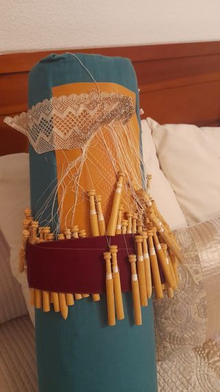 Mundillo 60 cm con bolillos